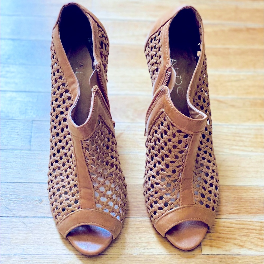 Aldo women’s sandals size 36 (US Size6)